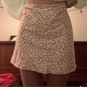 Size medium, never worn, silk material, comfy!